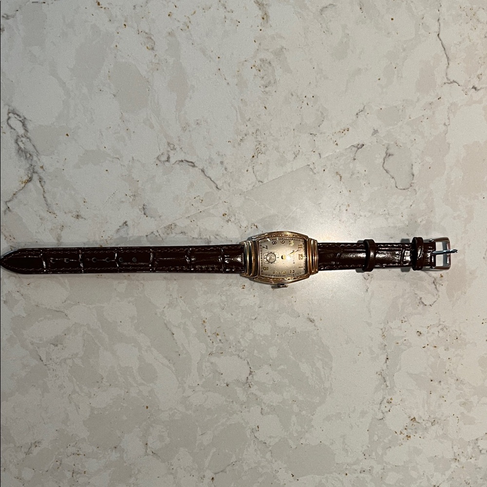 Elegant Brown Leather Bulova Strap Watch. Vintage late 70’s